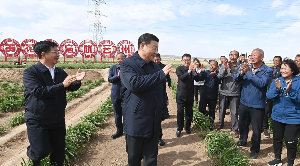 Xi inspeciona alívio da pobreza na Província de Shaanxi no noroeste da China