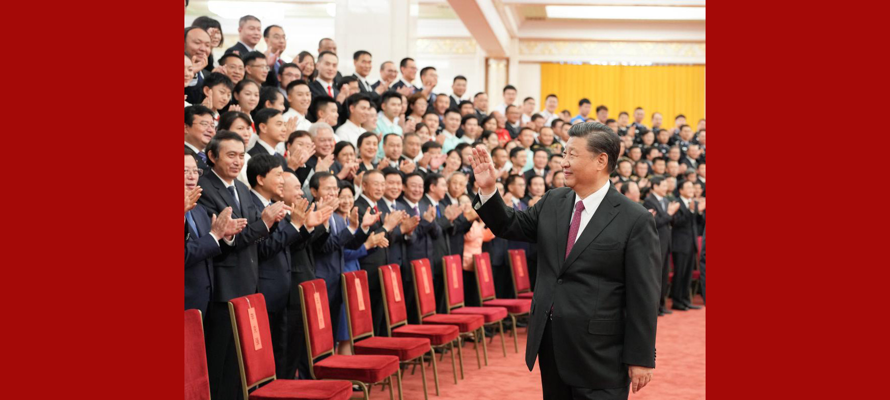 Xi saúda pessoas que participaram dos preparativos para celebração do centenário do PCC