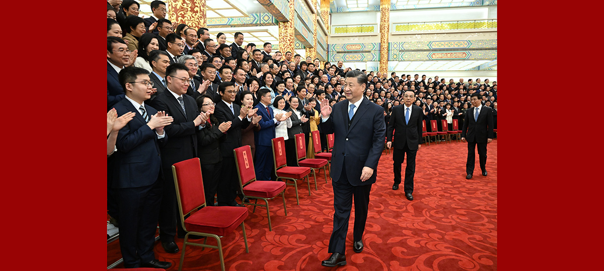 Xi se reúne com representantes de jornalistas