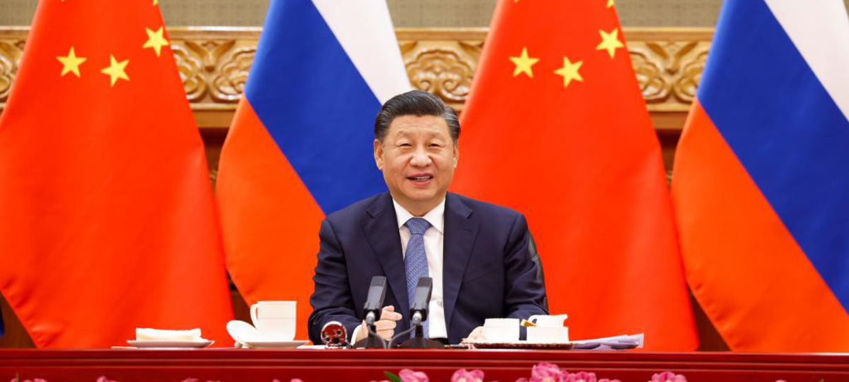 Xi e Putin elogiam "relações-modelo" entre os dois países e prometem defender a justiça internacional