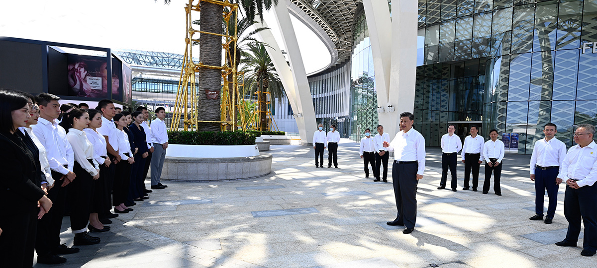 Xi inspeciona zona de desenvolvimento econômico na Província de Hainan