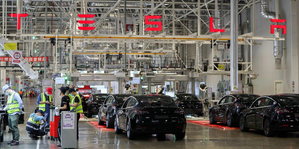 Fábrica da Tesla em Shanghai retoma ritmo de produção