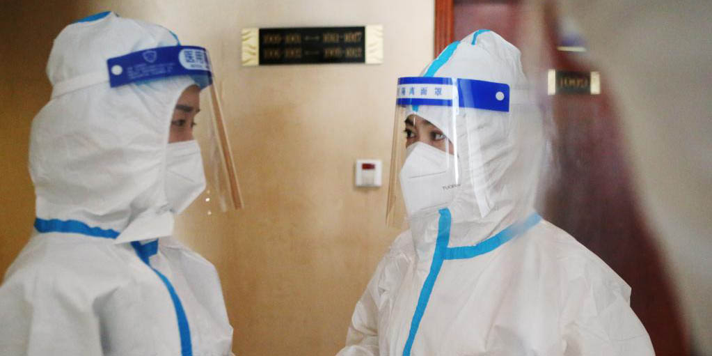 Fotos: profissional da sa&uacute;de permanece em servi&ccedil;o em Zhengzhou, Henan