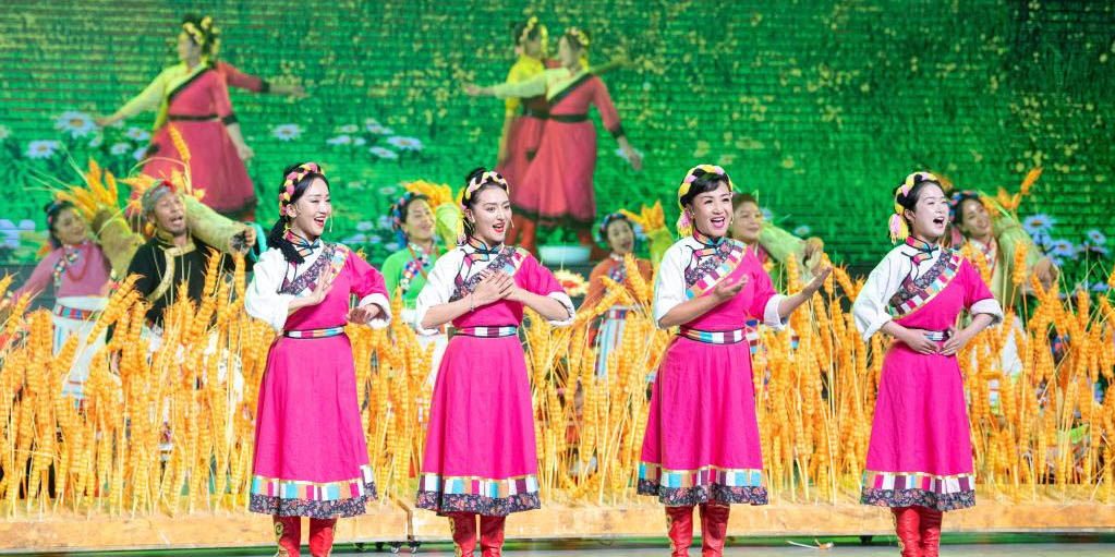 Lhasa realiza grande gala para celebrar o 70&ordm; anivers&aacute;rio da liberta&ccedil;&atilde;o pac&iacute;fica do Tibet