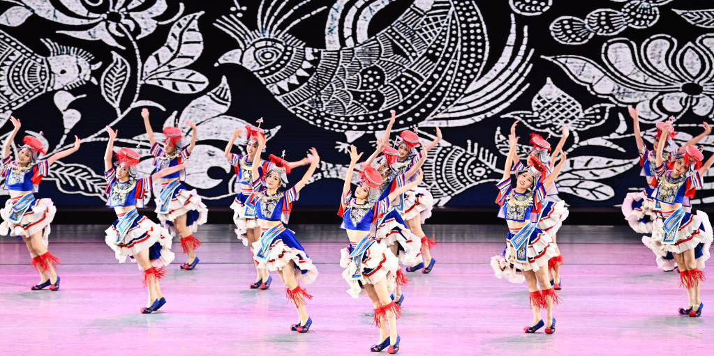 6º Festival de Arte de Minorias Étnicas fecha em Beijing