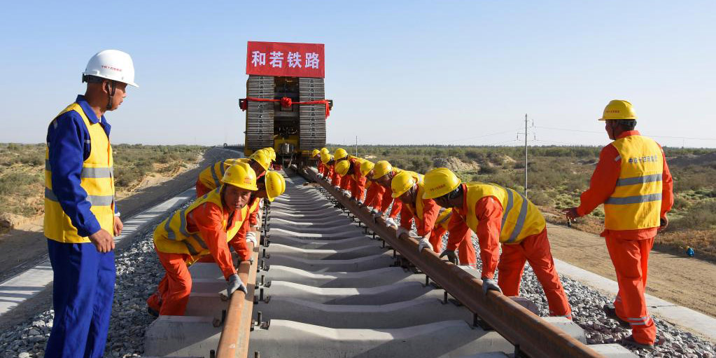 Concluída a instalação de trilhos de importante projeto ferroviário em Xinjiang