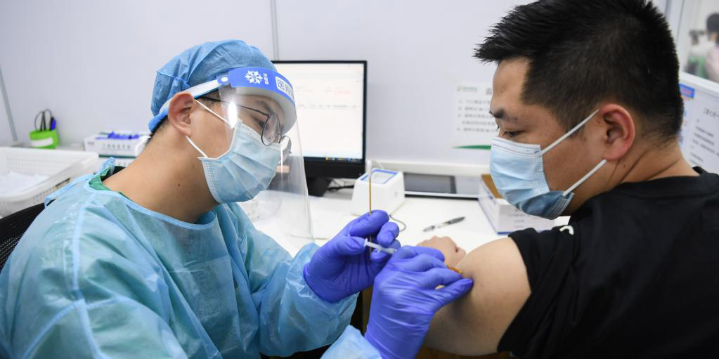 Guangzhou começa a aplicar dose de reforço da vacina contra COVID-19 no público elegível