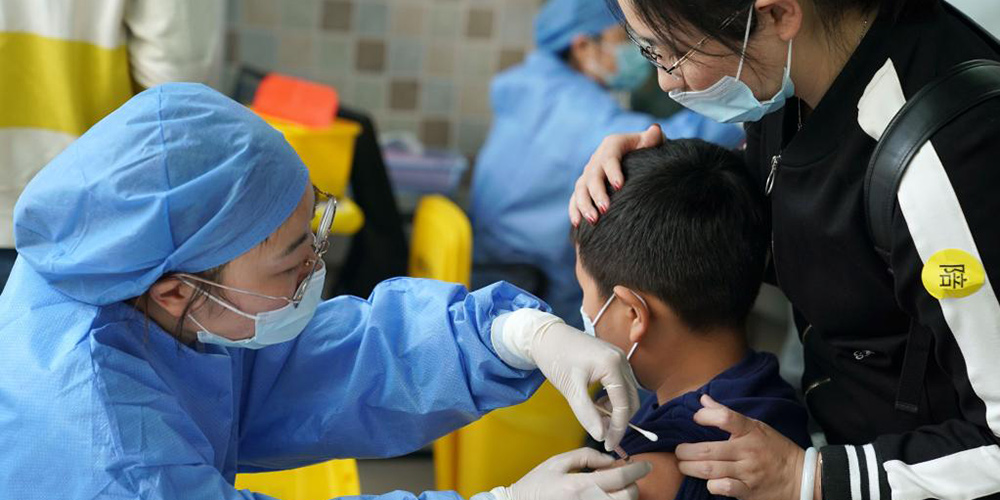 Shanghai começa a vacinar crianças entre 6 e 11 anos contra COVID-19