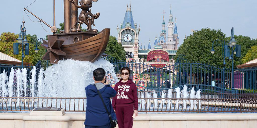 Shanghai Disneyland e Disneytown retomam operações após fechamento temporário para controle da COVID-19