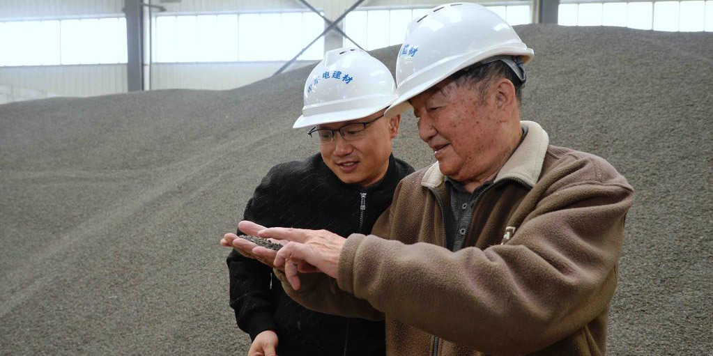 Especialista de ferrovia de alta velocidade de Chengdu se dedica à inovação tecnológica