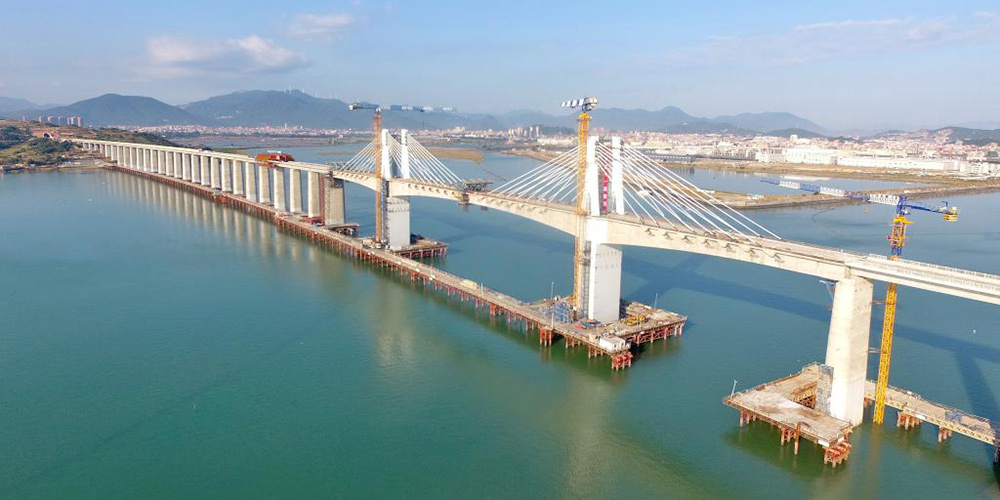 Ponte ferroviária de alta velocidade que atravessa o mar completa junção em Fujian