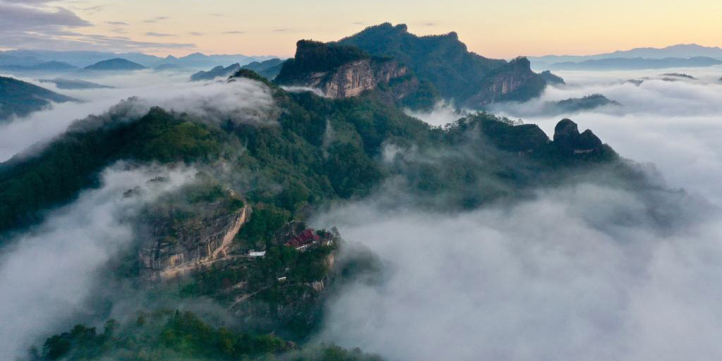 Vista aérea do Parque Nacional de Wuyishan, na província de Fujian, sudeste da China