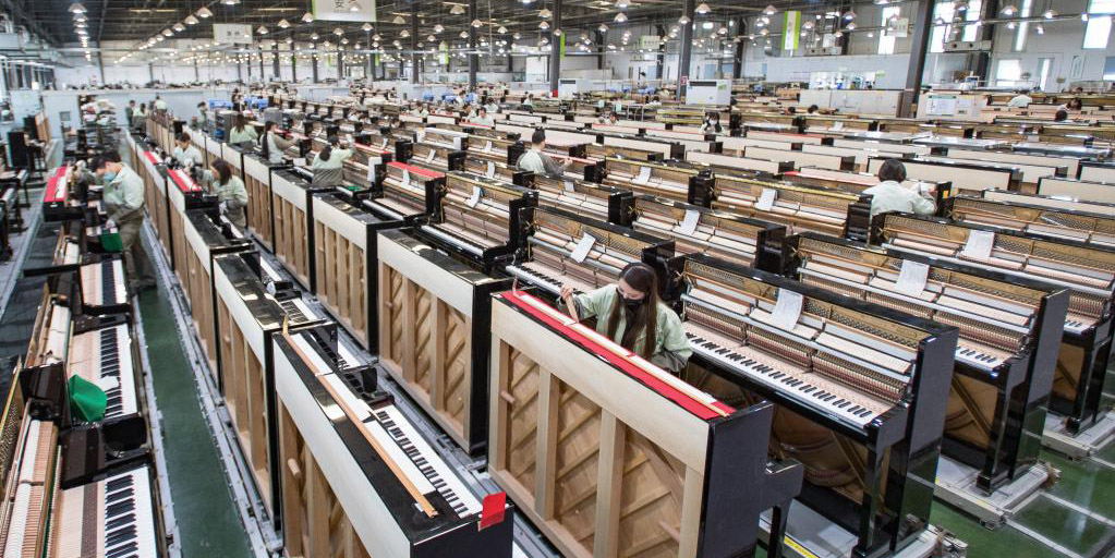 Fotos: base de fabricação de pianos na província chinesa de Hubei