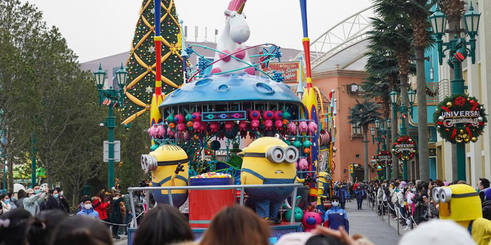 Parque temático do Universal Studios em Beijing inaugura decorações de Natal