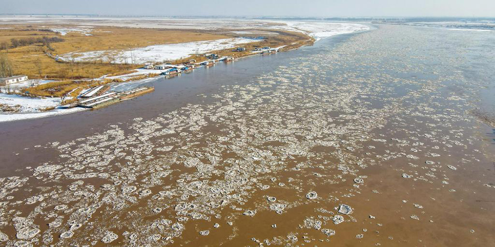 Gelos flutuantes são avistados no rio Amarelo na Mongólia Interior