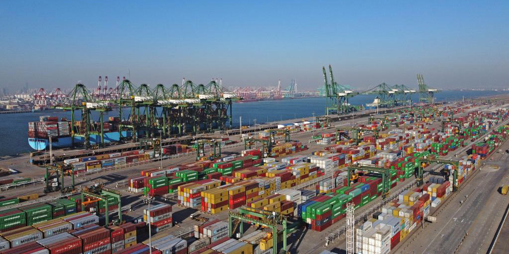 Movimentação de contêineres no Porto de Tianjin registra novo recorde anual