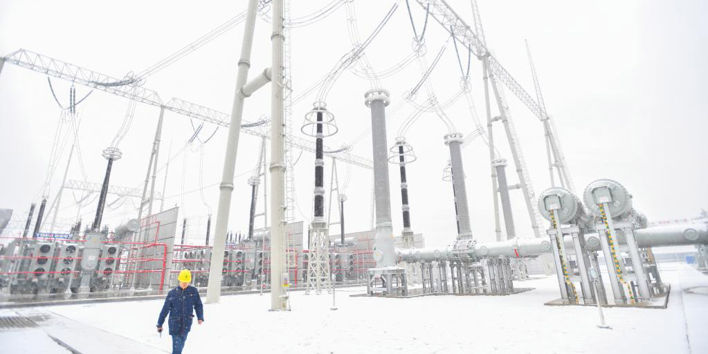 Linha de transmissão de 1000 quilovolts no leste da China começa a operar