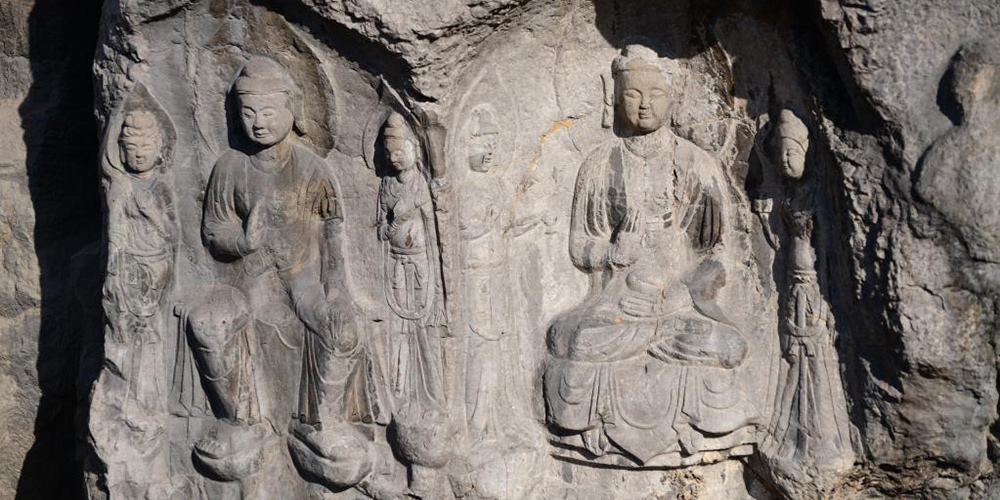Esculturas de Buda esculpidas em penhascos ressurgem no norte da China