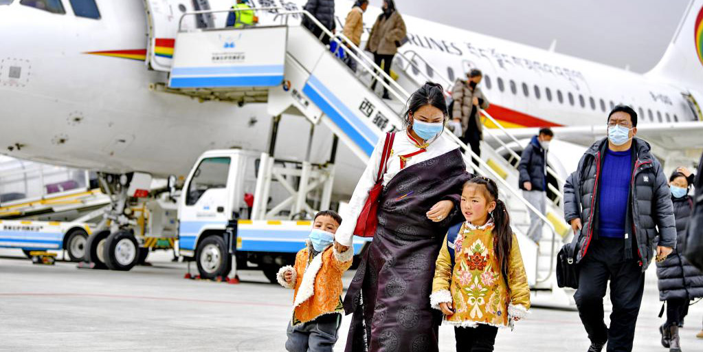 Número anual de passageiros aéreos no Tibet ultrapassa seis milhões