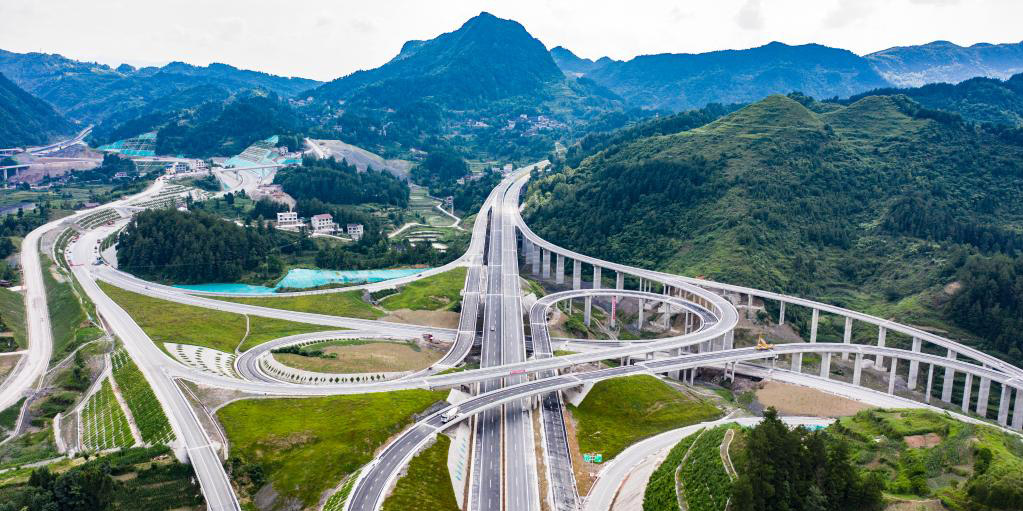 Comprimento total de vias expressas em Guizhou excede 8.000 quilômetros