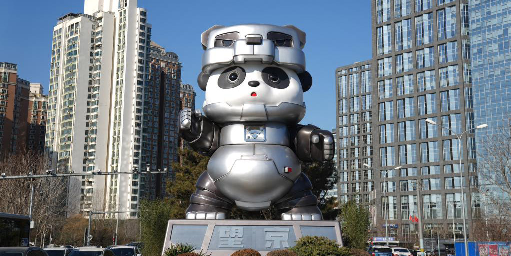 Instalação artística de panda gigante em Beijing