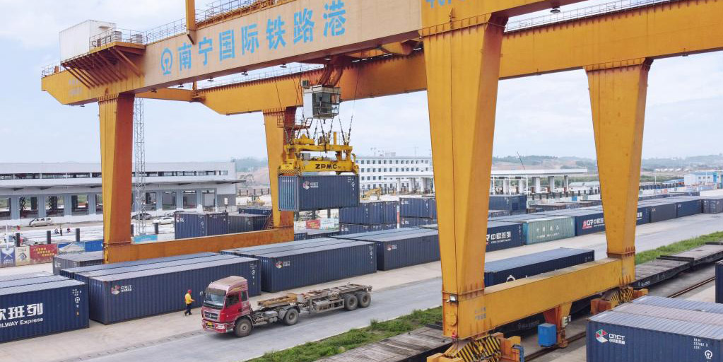 Viagens de trens de carga China-Vietname dobram em 2021