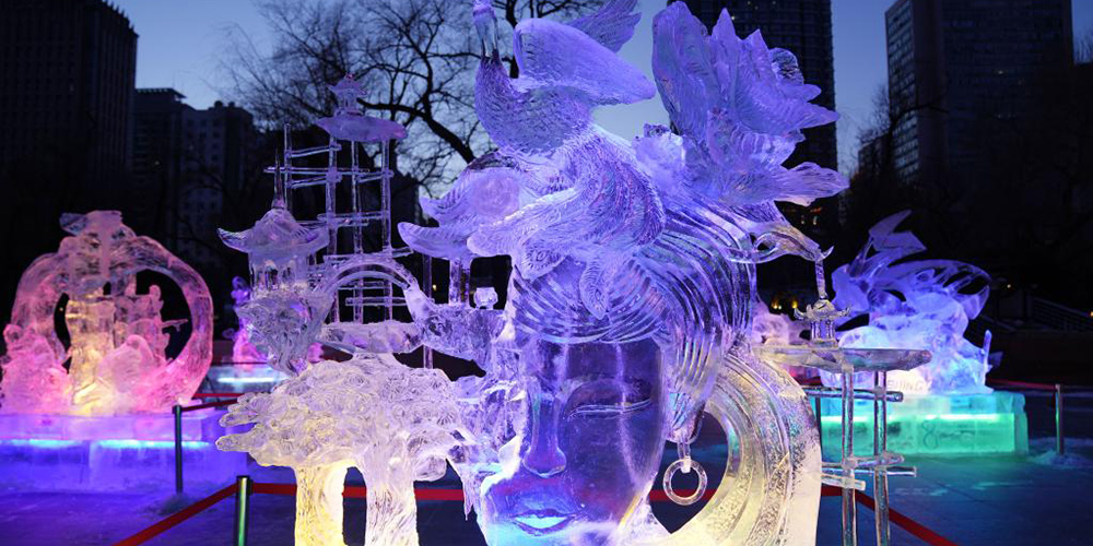 Termina concurso nacional profissional de esculturas no gelo em Harbin