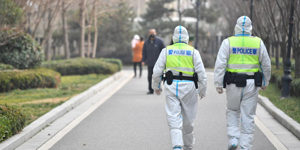 Policiais em Xi'an permanecem em serviço no Dia da Polícia do Povo Chinês para garantir controle da epidemia