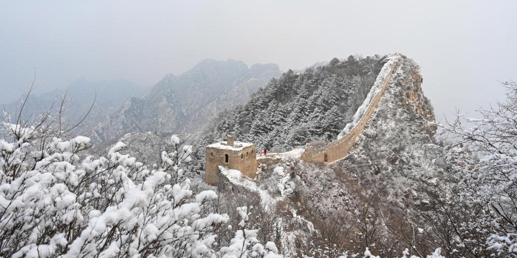 Paisagem de neve da seção de Wangjinglou da Grande Muralha em Beijing