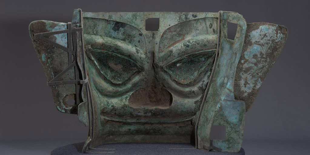 Gigante máscara de bronze de Sanxingdui é exibida ao público