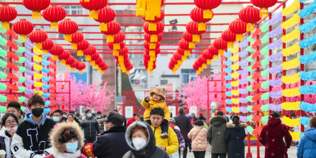 Chineses celebram o Ano Novo Lunar Chinês ao redor do país