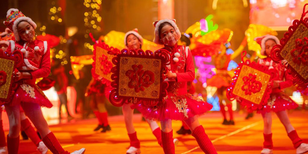 Pessoas celebram o Ano Novo Lunar Chinês em Macau, no sul da China