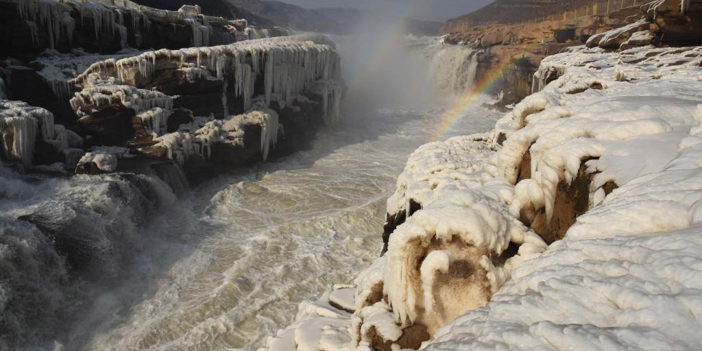 Paisagem da Cachoeira Hukou congelada no Rio Amarelo, em Shanxi