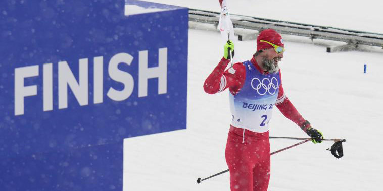 Comitê Olímpico Russo vence revezamento 4x10km masculino do esqui cross-country em Beijing 2022