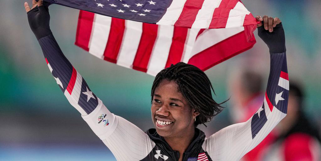 Americana Jackson leva medalha de ouro na patinação de velocidade feminina de 500m em Beijing 2022