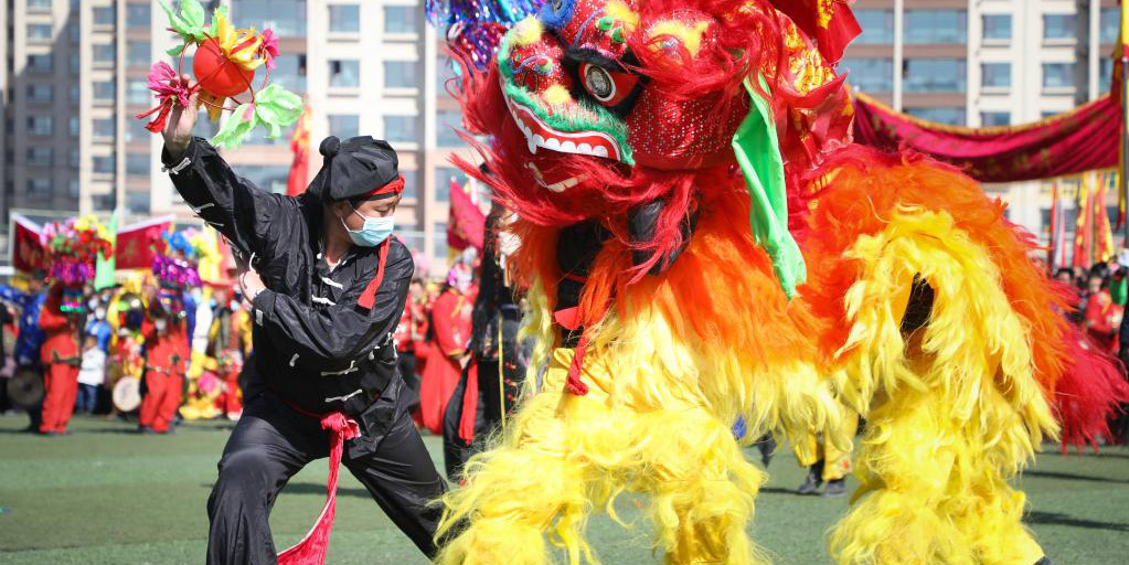 Gansu, no noroeste da China, recebe espetáculo folclórico tradicional do grupo étnico Han