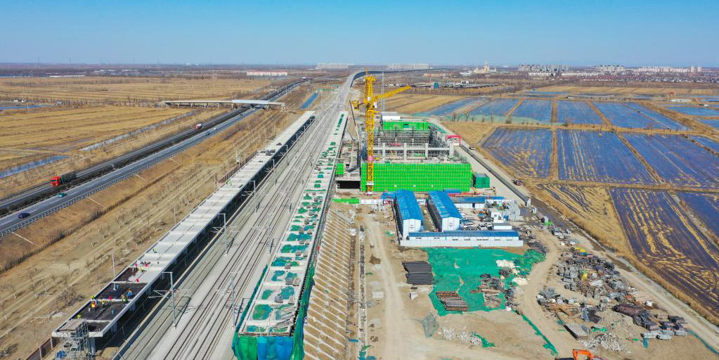 Seguem em andamento as obras da ferrovia ligano Beijing à Nova Área de Binhai de Tianjin