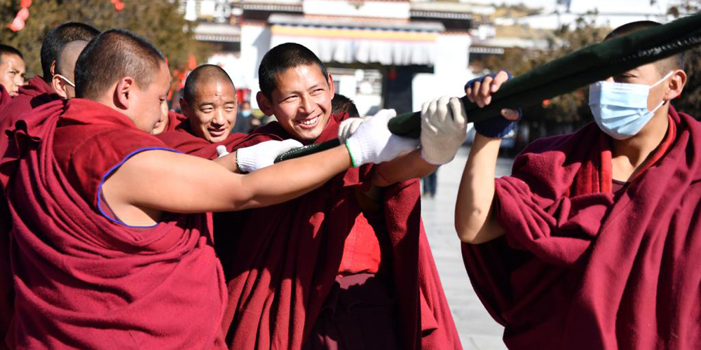Fotos: evento cerimonial realizado no Mosteiro Tashilumpo no Tibet