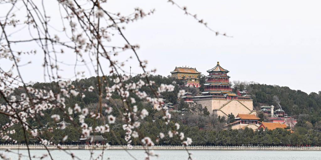 Paisagem de primavera no Palácio de Verão, em Beijing