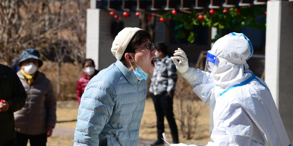 Moradores de Changchun recebem testes de ácido nucleico