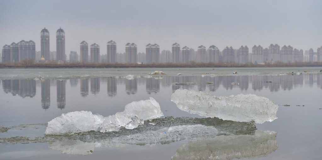 Fluxo de gelo surge na seção de Harbin do Rio Songhua, no nordeste da China