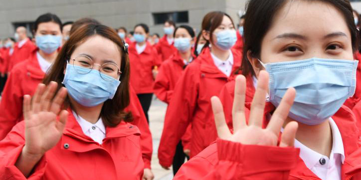 Equipe médica de Chongqing parte rumo a Shanghai