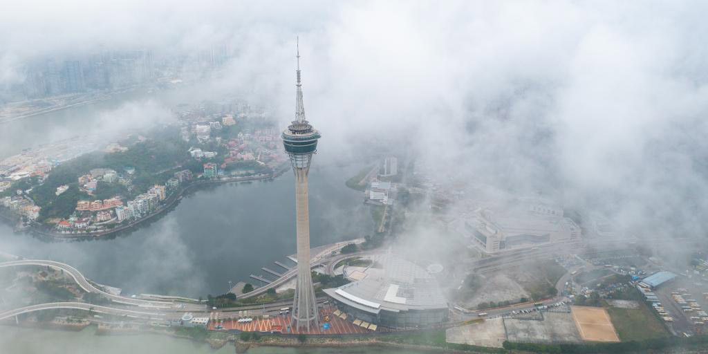 Neblina toma conta da paisagem de Macau