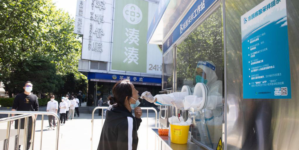 Shanghai estabelece postos fixos e móveis de testagem de ácido nucleico