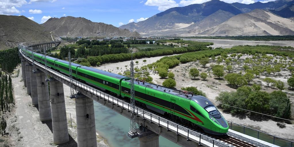 Ferrovia Lhasa-Nyingchi completa 1º ano de operação