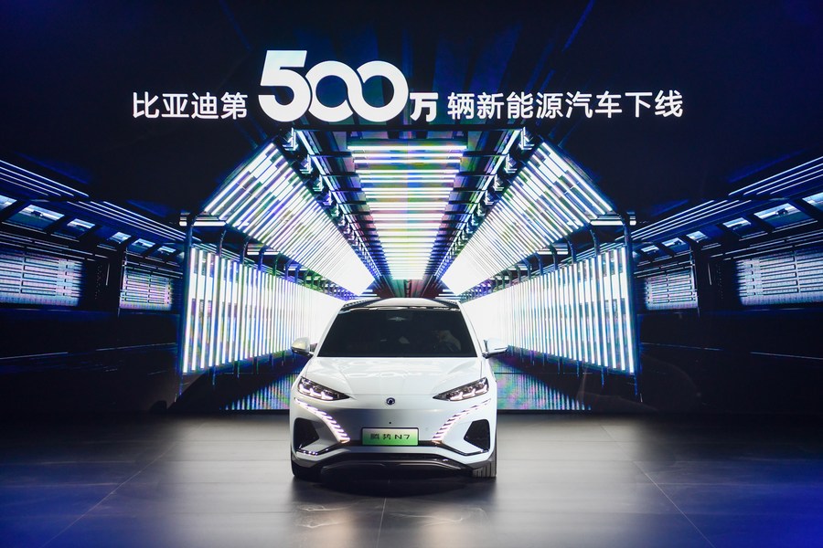 Marca chinesa montará 100 mil carros híbridos e elétricos por ano